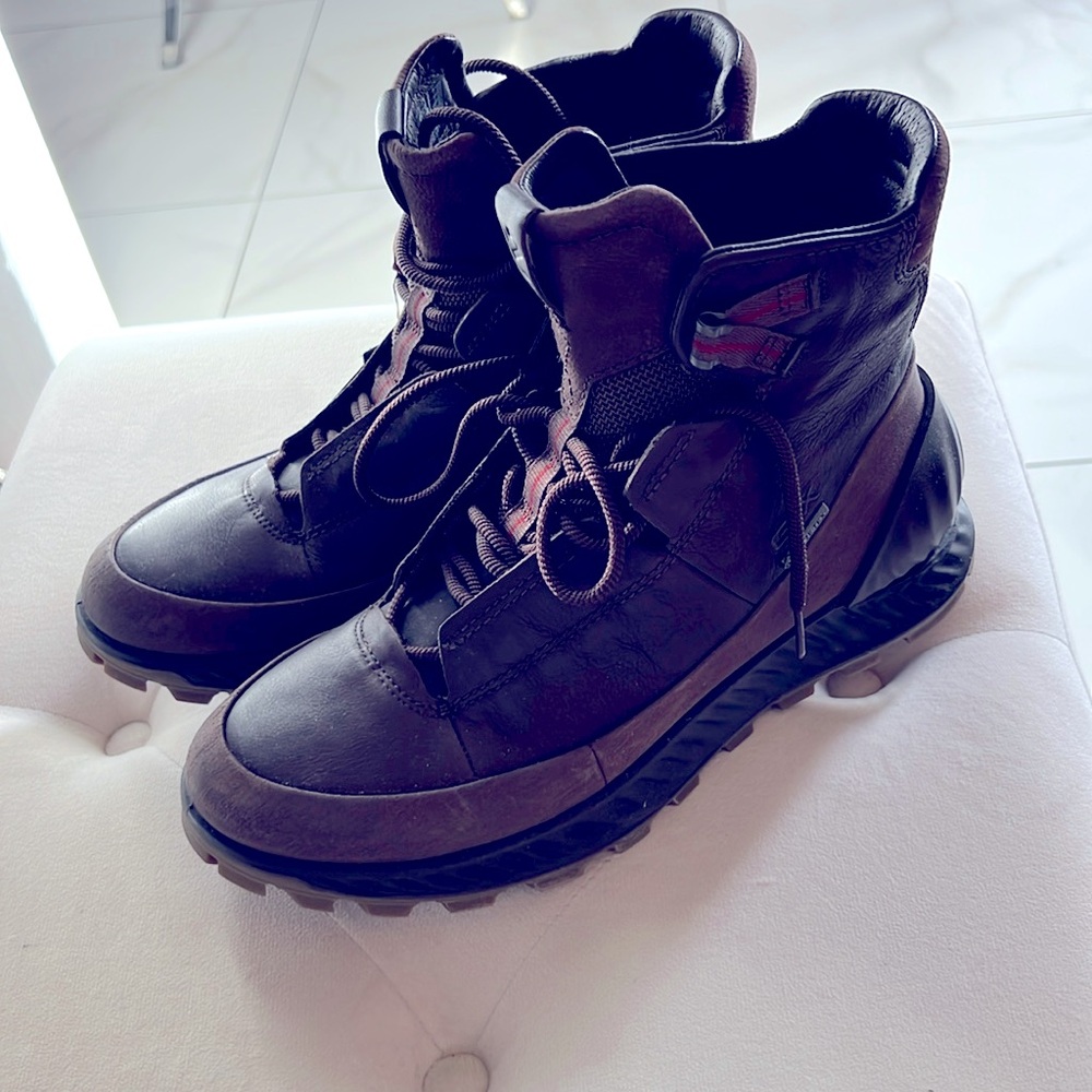For Man Gore-Tex waterproof & breathable (very popular)
• High-quality leather - Picture 3 of 7